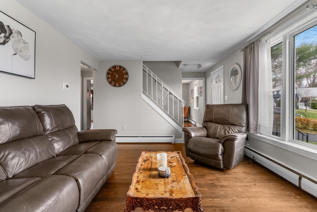 16 Treeland Dr