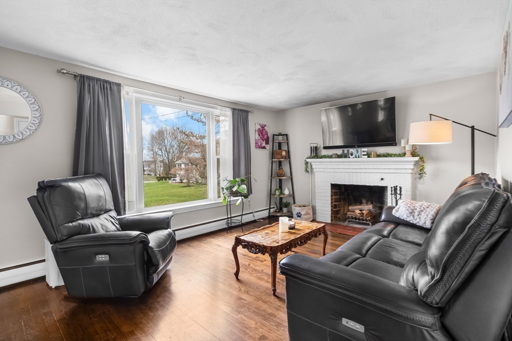 16 Treeland Dr