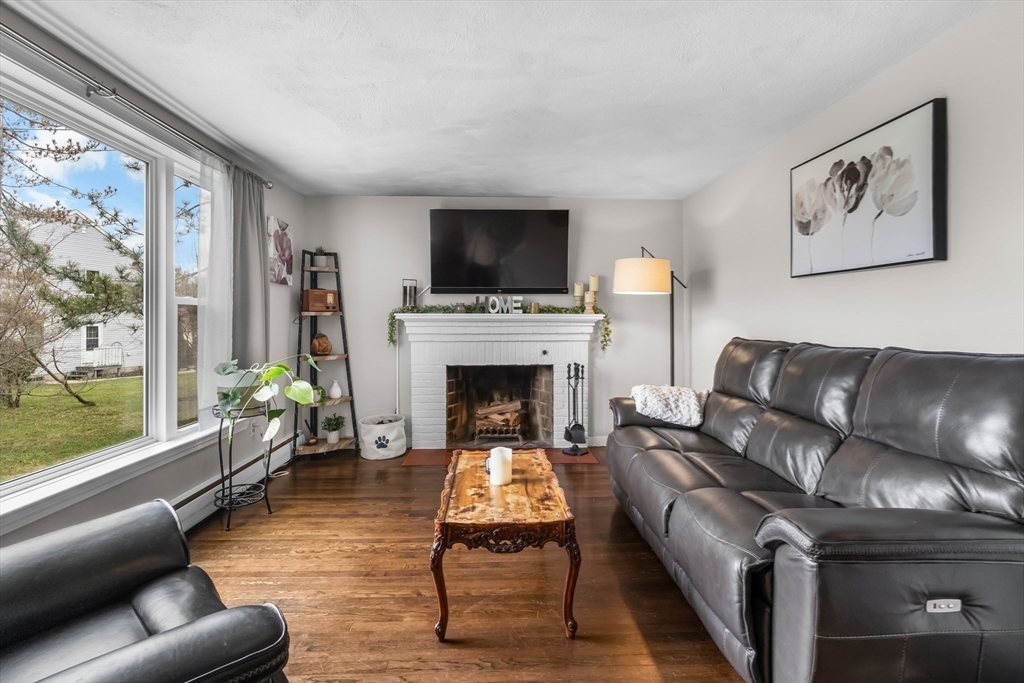16 Treeland Dr