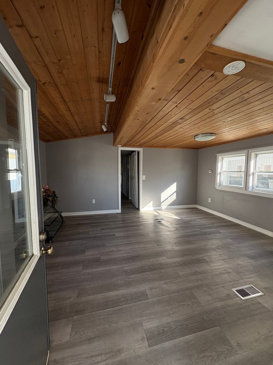 14 Mustang Ave