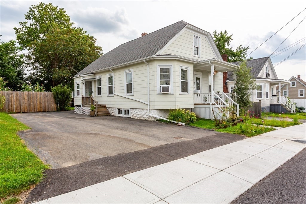 44 Slocum St, Acushnet, MA Photo #3