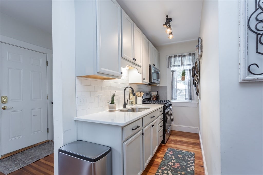 44 Slocum St, Acushnet, MA Photo #10