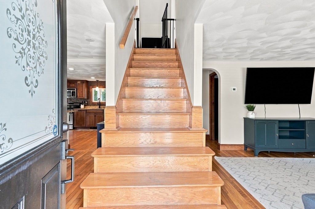 1 Springwell Road, Billerica, MA Photo #6
