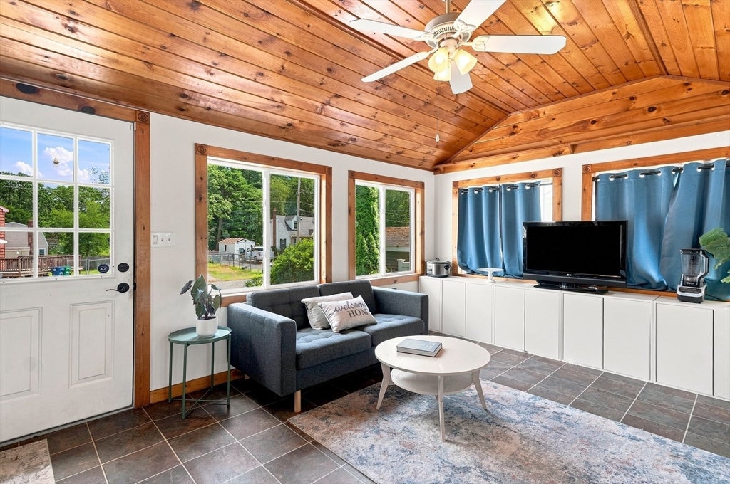 1 Springwell Road, Billerica, MA Photo #17