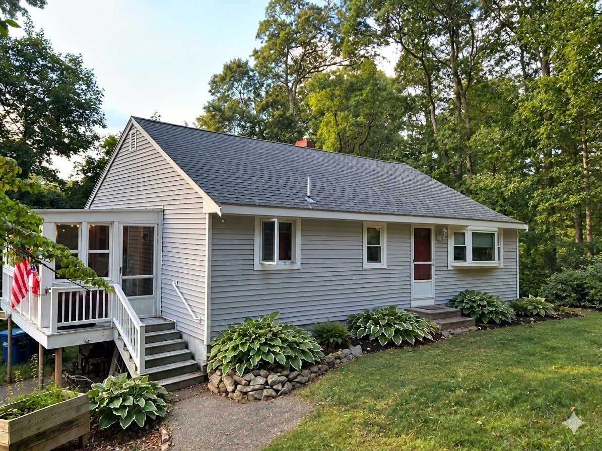 Photo of 2 Grandview Dr, Plymouth, MA