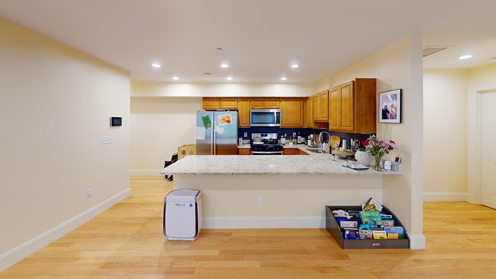 5165 Washington ST #7, Boston, MA Photo #9