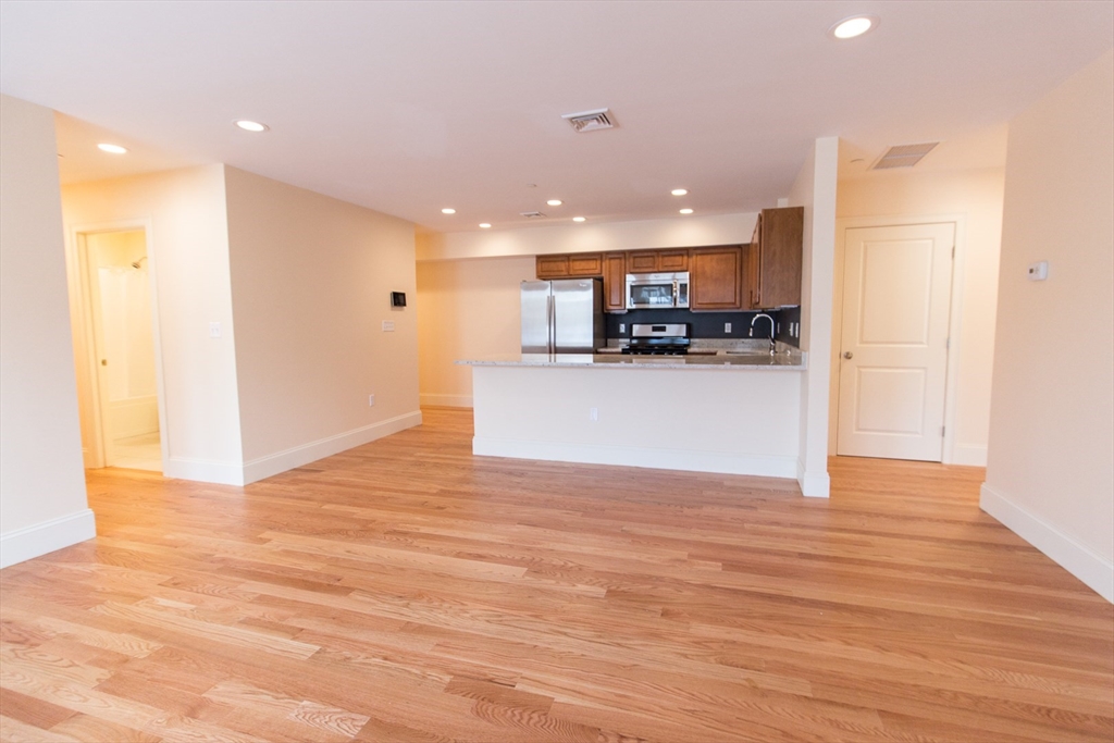5165 Washington ST #7, Boston, MA Photo #16