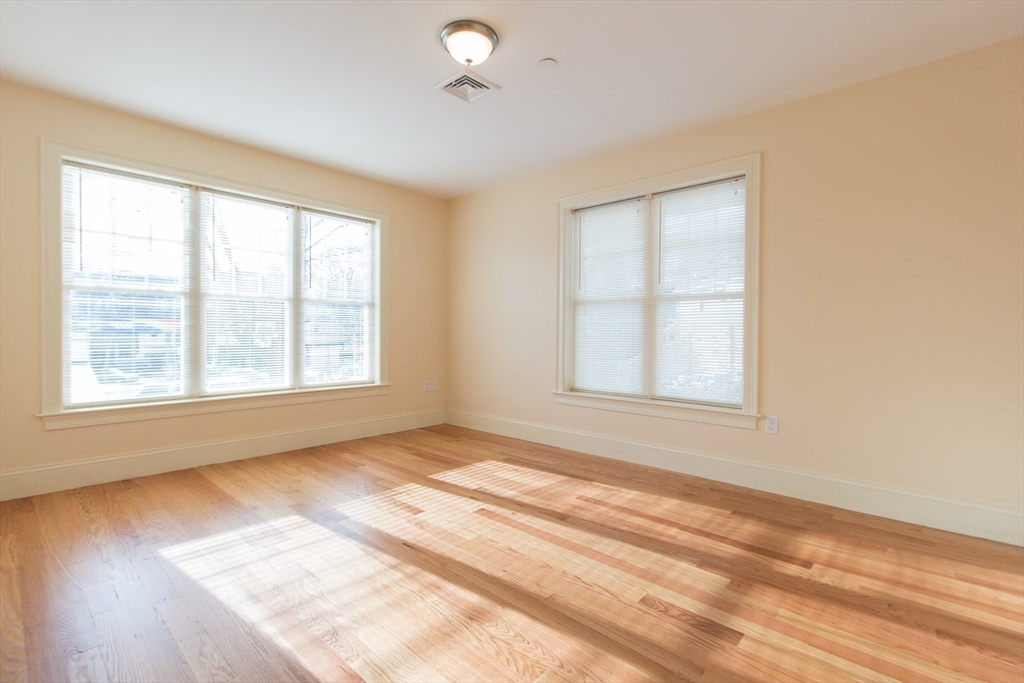 5165 Washington ST #7, Boston, MA Photo #19