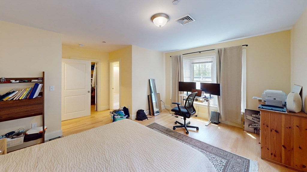 5165 Washington ST #7, Boston, MA Photo #4