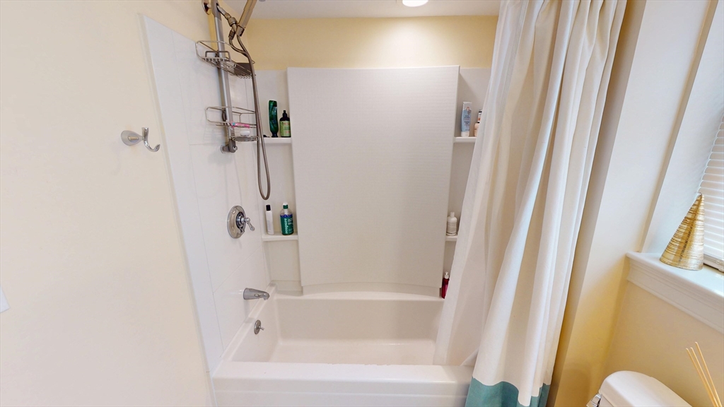 5165 Washington ST #7, Boston, MA Photo #11