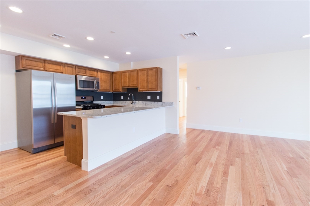 5165 Washington ST #7, Boston, MA Photo #15