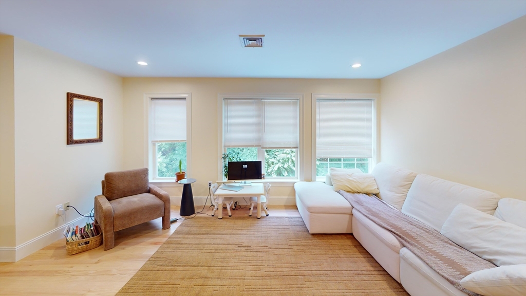 5165 Washington ST #7, Boston, MA Photo #2