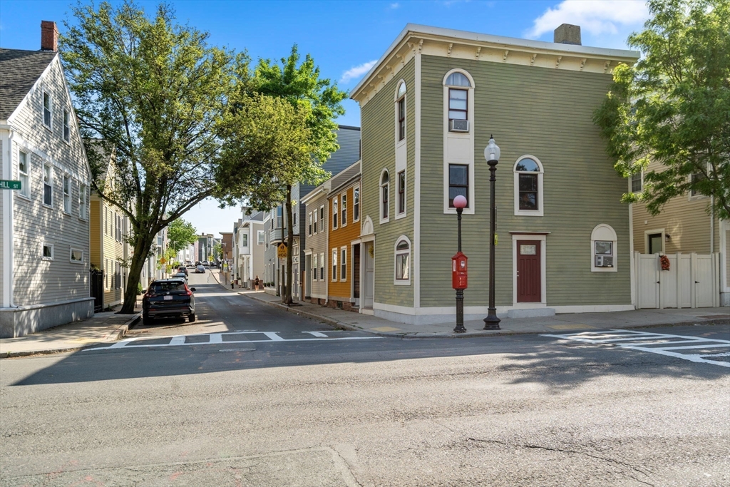 226 Bunker Hill St