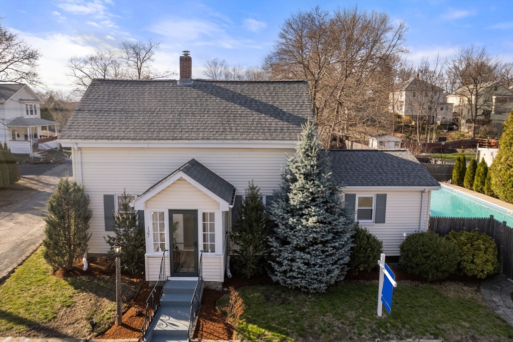 127 Oak St