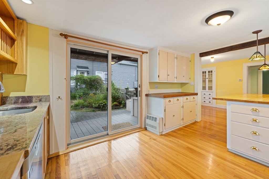 19 Hawkes St
