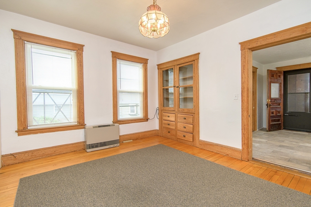 Webster, Massachusetts 01570, United States, 2 Bedrooms Bedrooms, ,1 BathroomBathrooms,Residential,Active,207639