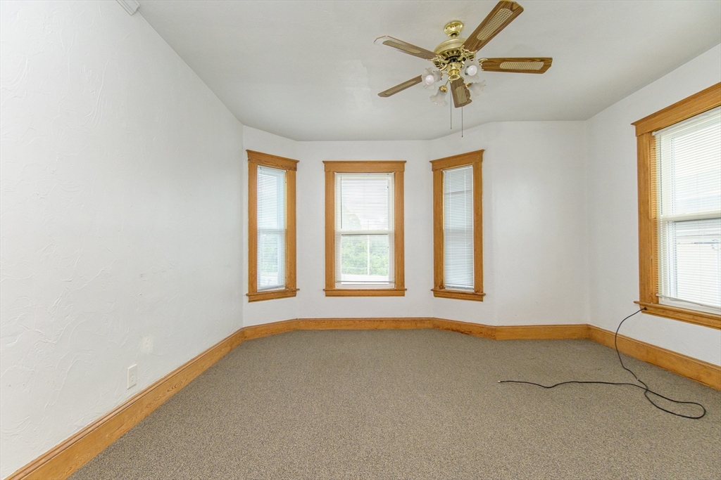 Webster, Massachusetts 01570, United States, 2 Bedrooms Bedrooms, ,1 BathroomBathrooms,Residential,Active,207639