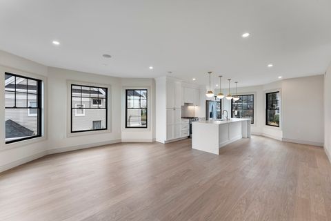 142 Metropolitan U:2 Boston MA 02131
