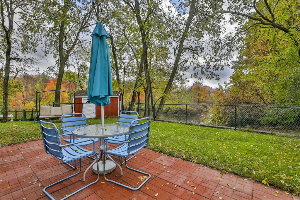 Haverhill, Massachusetts 01832, United States, 2 Bedrooms Bedrooms, ,2 BathroomsBathrooms,Residential,Active,232538