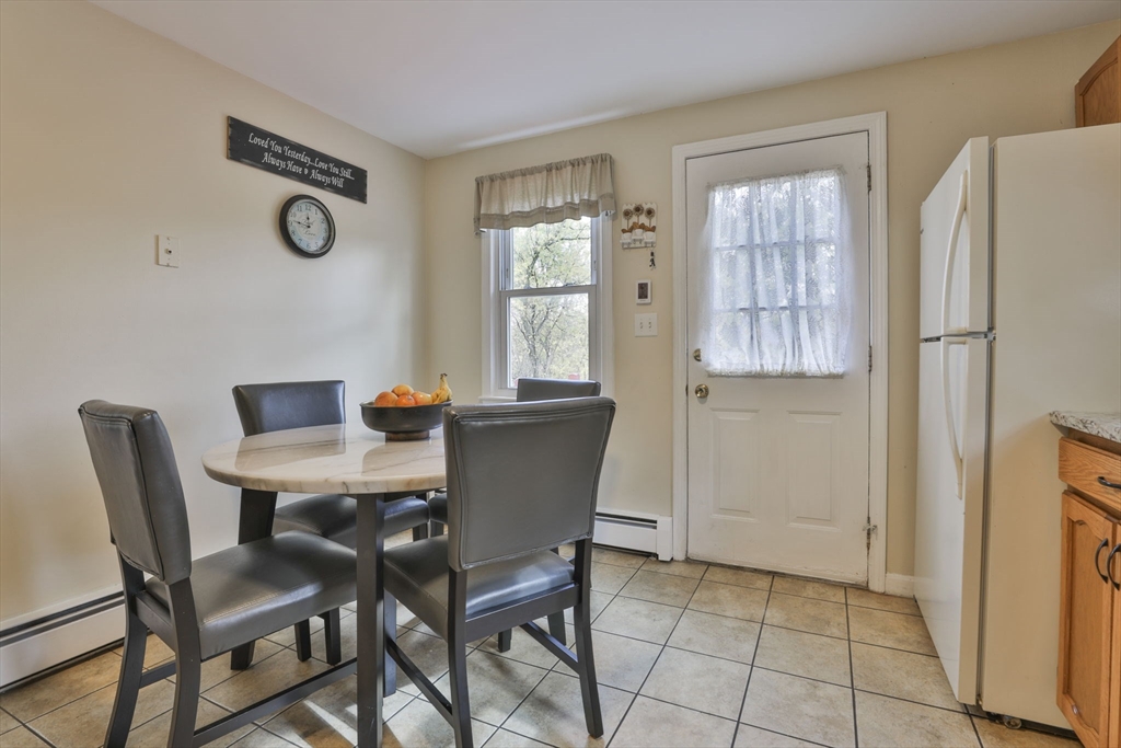 Haverhill, Massachusetts 01832, United States, 2 Bedrooms Bedrooms, ,2 BathroomsBathrooms,Residential,Active,232538