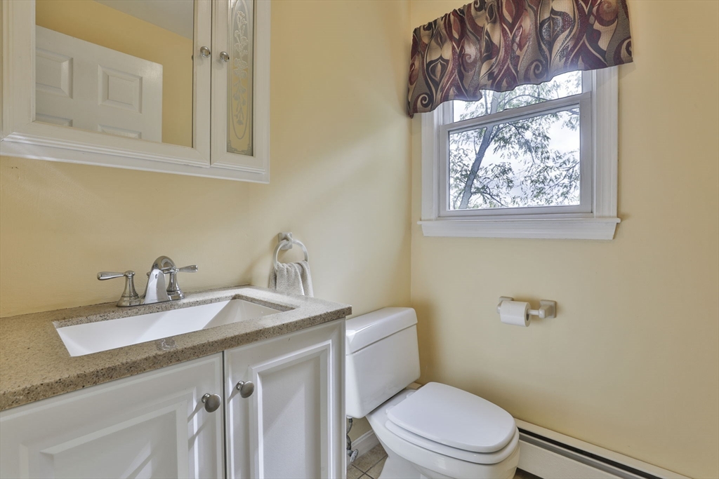 Haverhill, Massachusetts 01832, United States, 2 Bedrooms Bedrooms, ,2 BathroomsBathrooms,Residential,Active,232538