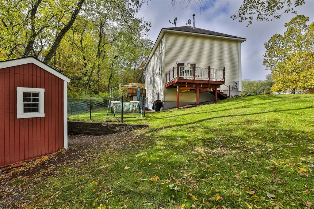 Haverhill, Massachusetts 01832, United States, 2 Bedrooms Bedrooms, ,2 BathroomsBathrooms,Residential,Active,232538