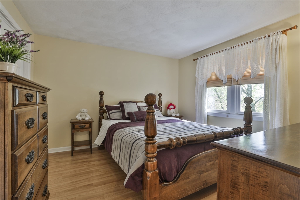 Haverhill, Massachusetts 01832, United States, 2 Bedrooms Bedrooms, ,2 BathroomsBathrooms,Residential,Active,232538