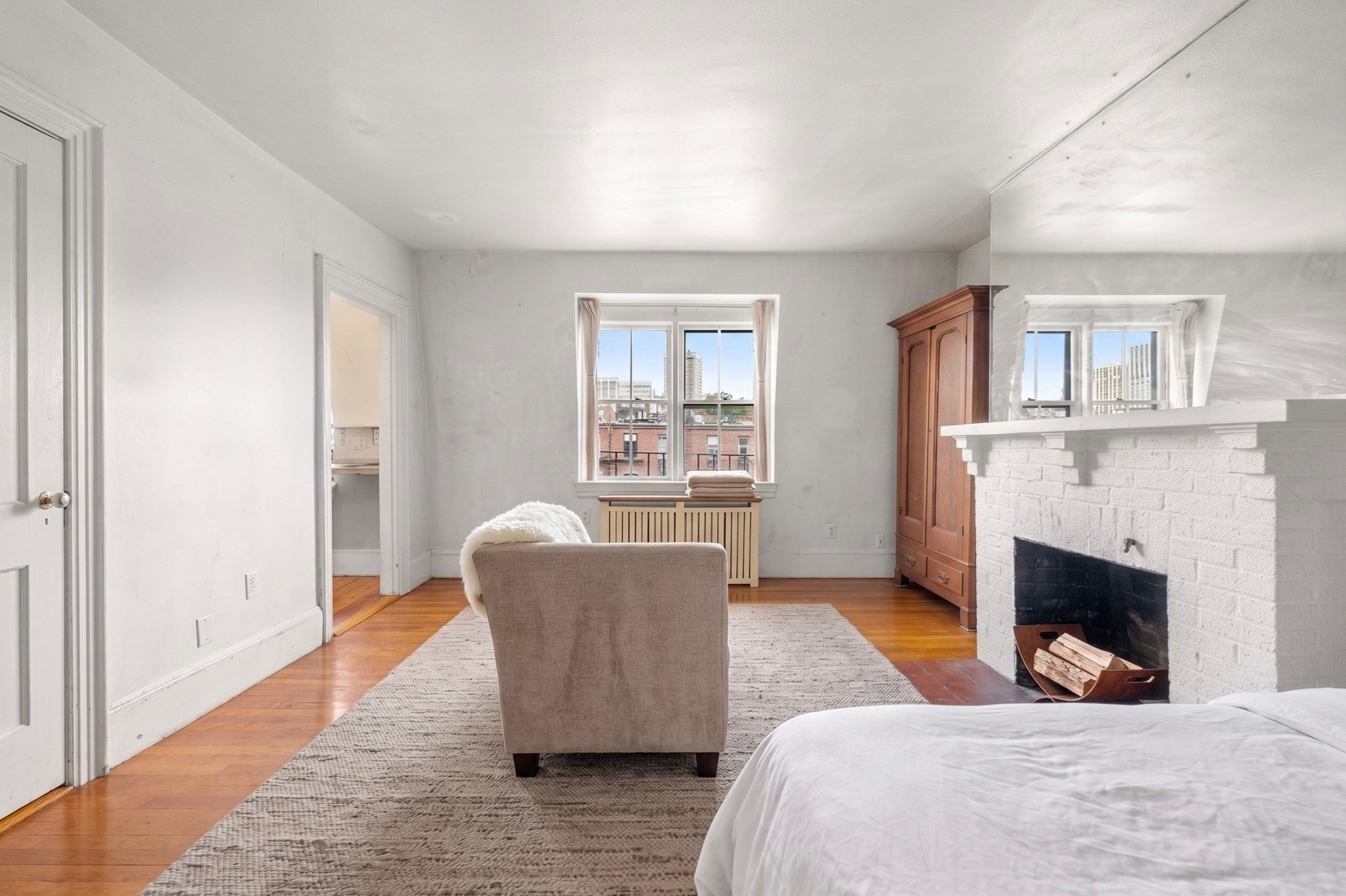 8 Brimmer St 5B, Boston MA 02108