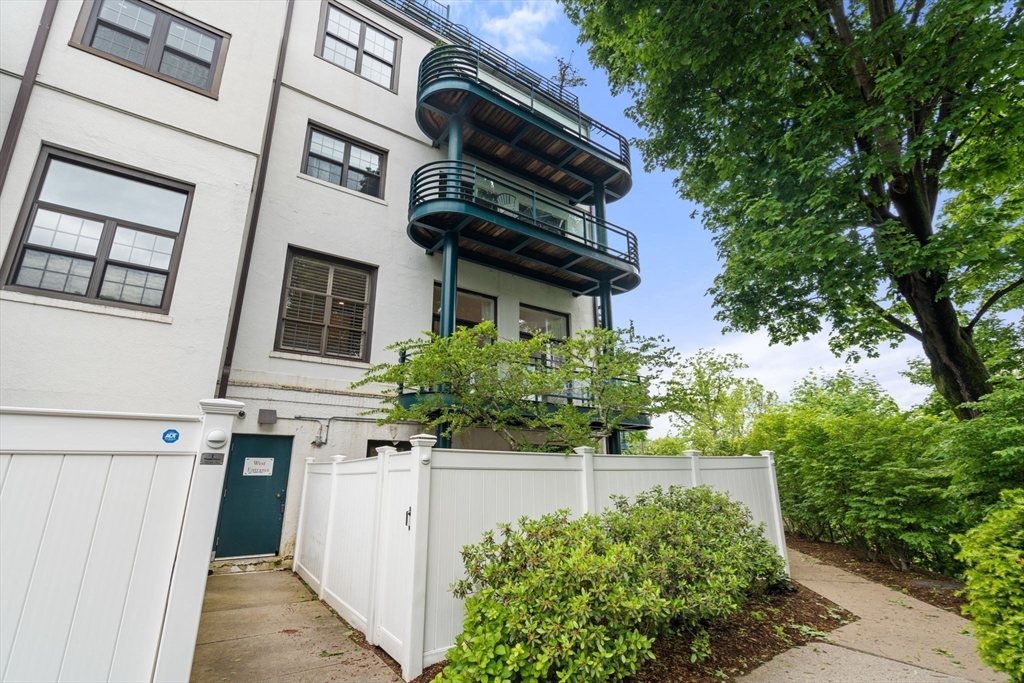 227 Summit W207