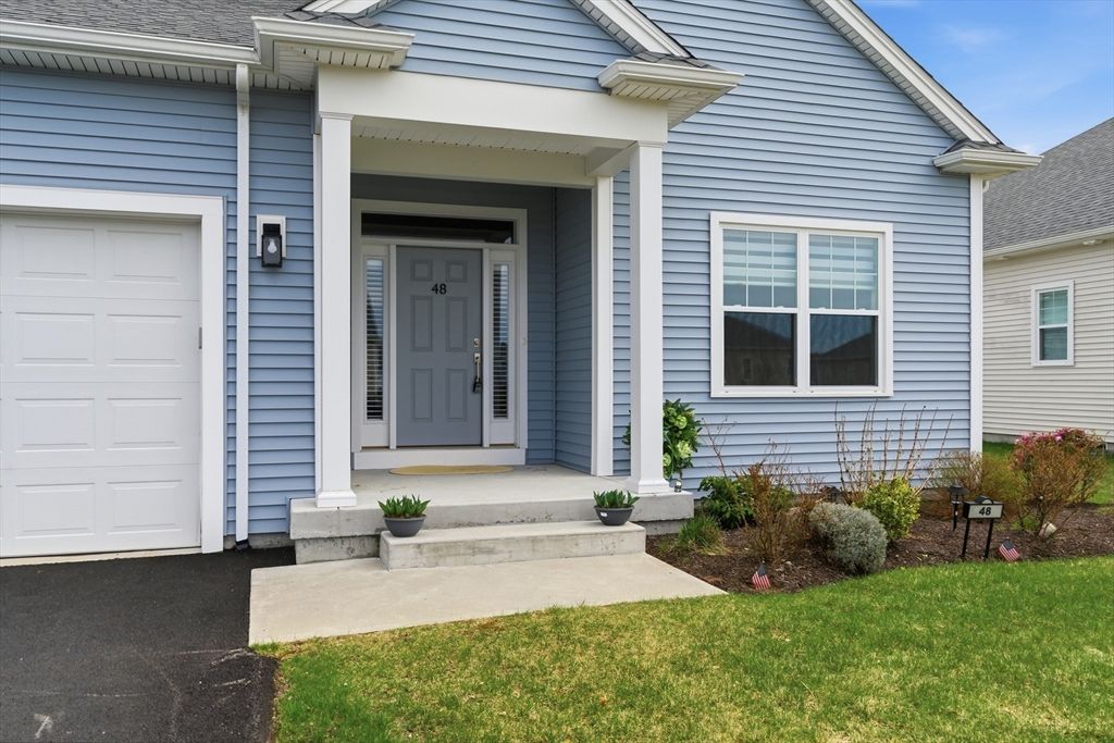 Photo of 48 Crestwood Circle #26, Northbridge, MA 01588 (MLS # 73503653)