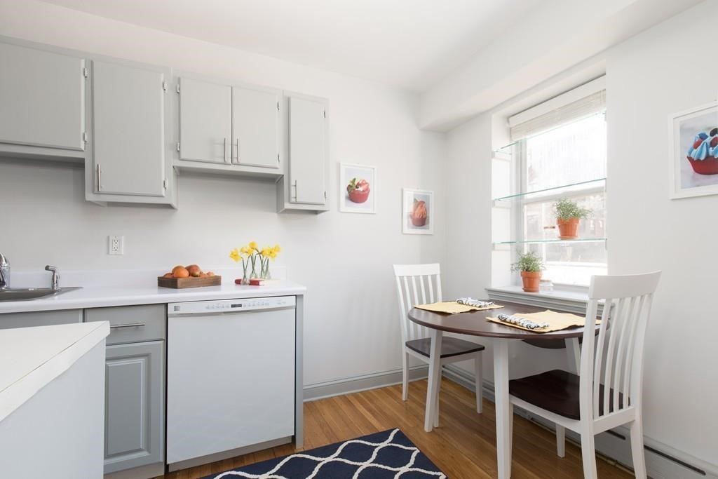 395 Broadway L1B