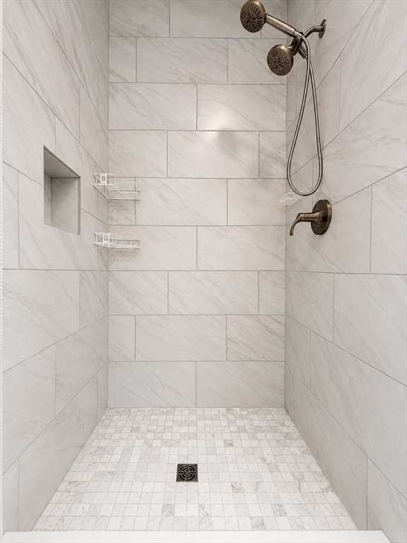 4 Clover Cir B