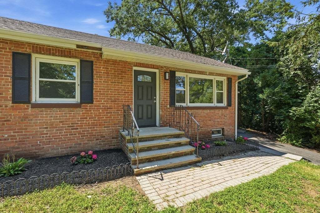 158 Devens St, Springfield, MA, 158 Devens St, Springfield, MA Photo #4