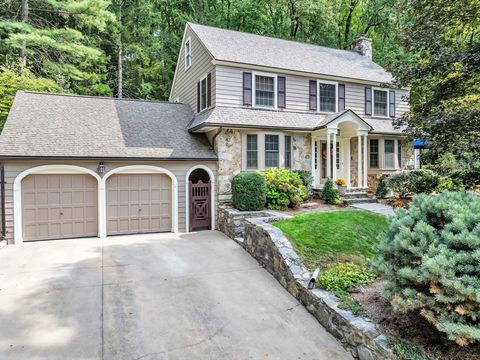 Photo of 8 Old Colony Road, Worcester, MA 01609 (MLS # 73436228)