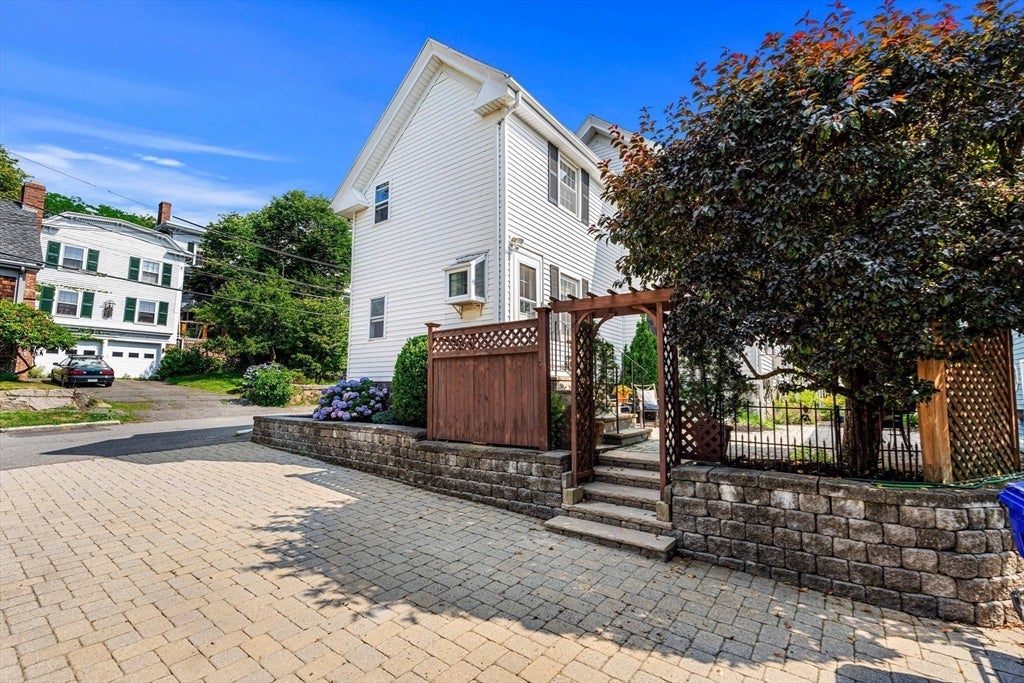 10 Highland Terrace