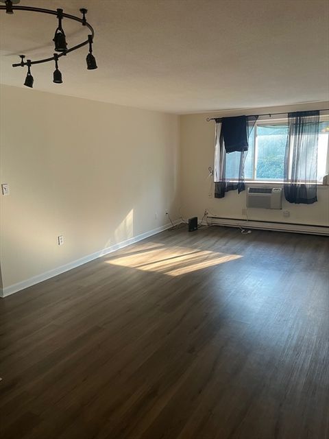 Photo of 131 Mellen St #22A, Framingham, MA 01702 (MLS # 73492043)