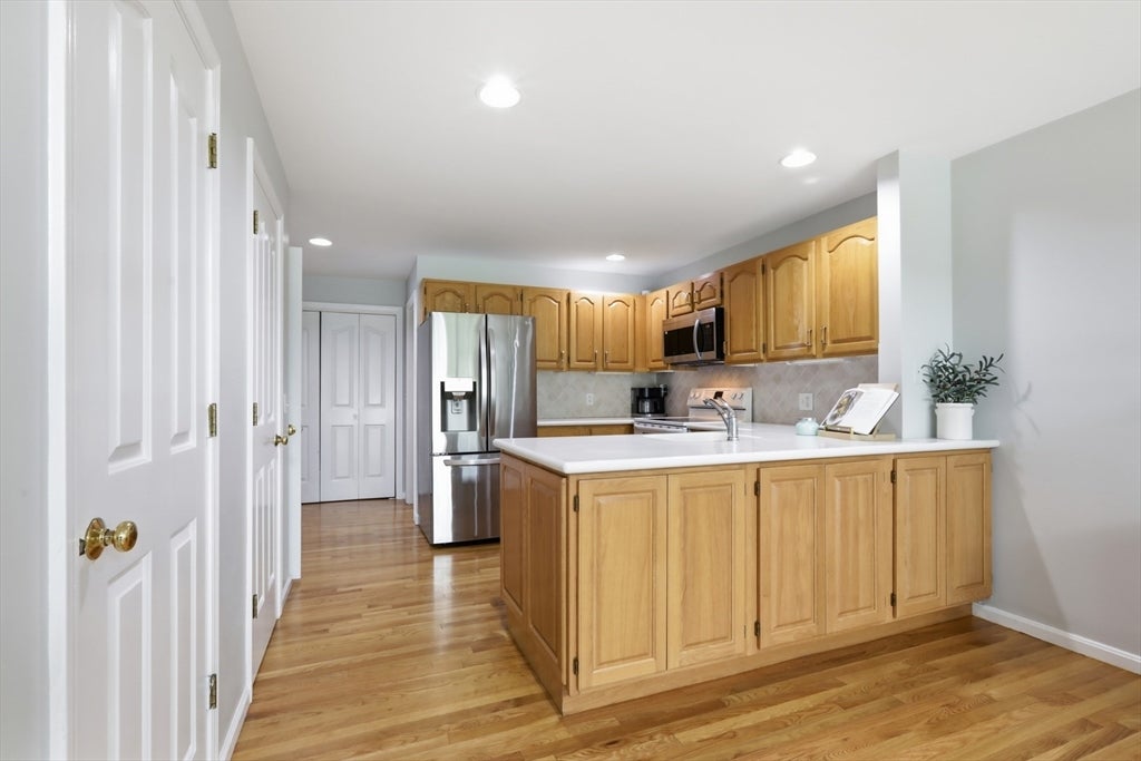 28 Carnation Cir #C, Reading, MA Photo #14