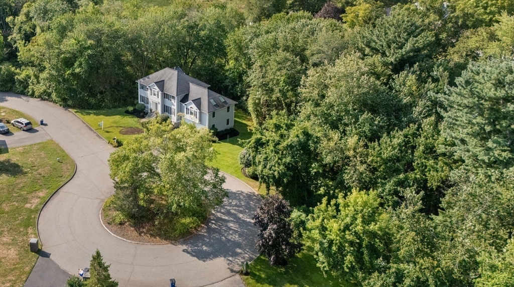 4 Green Meadow Dr