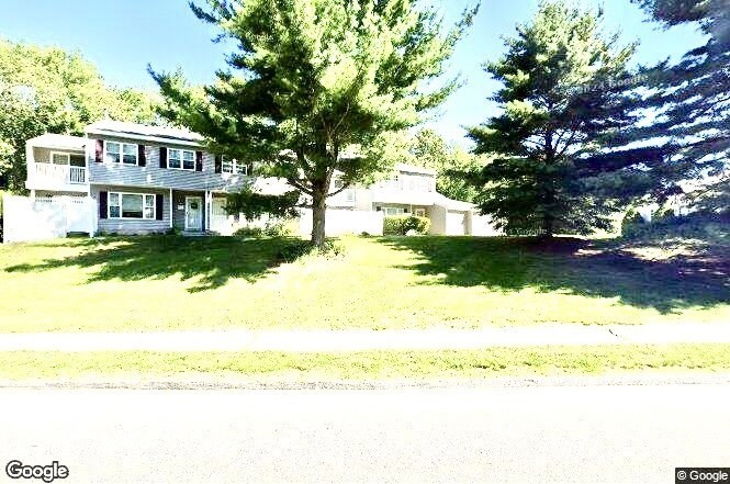 915 Edgebrook Dr 915