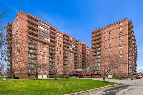Photo of 3920 Mystic Valley Pkwy #704, Medford, MA 02155 (MLS # 73498762)