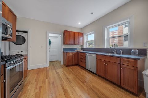 Condominium in Brookline MA 689 Washington Street 1.jpg