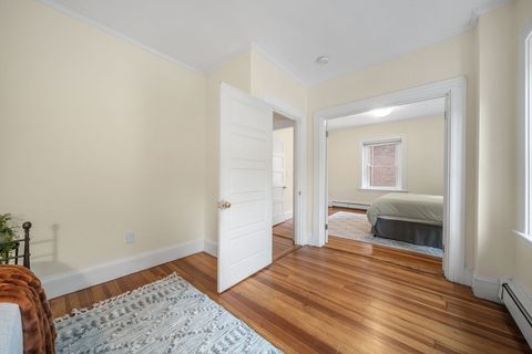 Condominium in Brookline MA 689 Washington Street 10.jpg