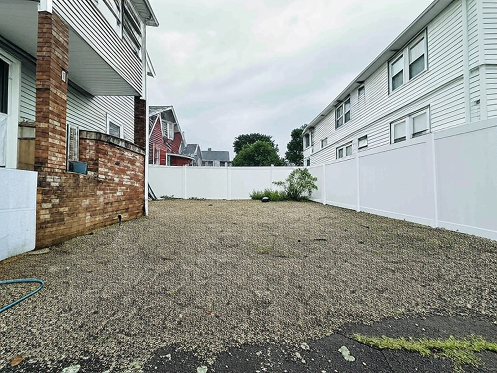 9-11 Bancroft St