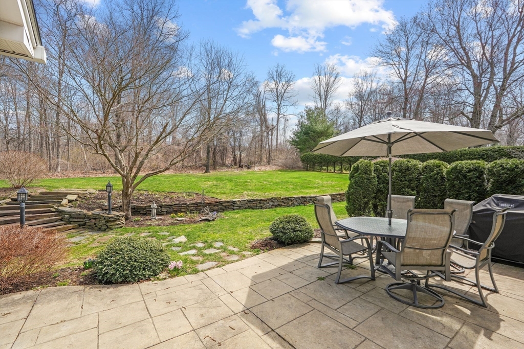 6 Meeting House Ln