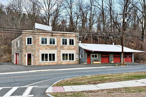 435 Deerfield St Greenfield MA 01301