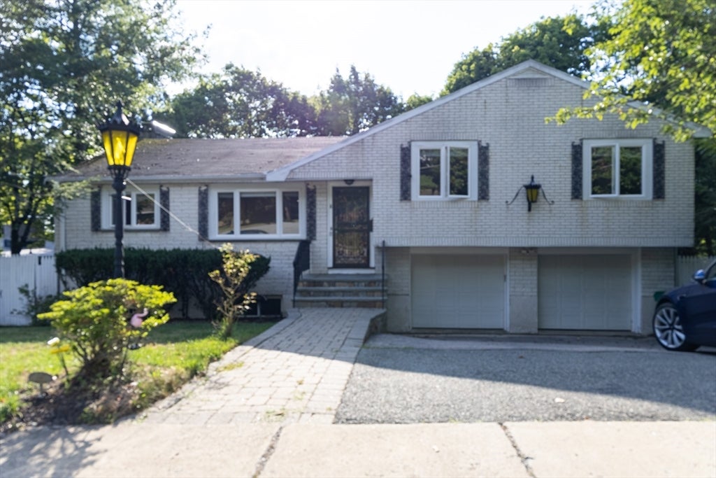 Photo of 6 Peach Tree Ln, Newton, MA