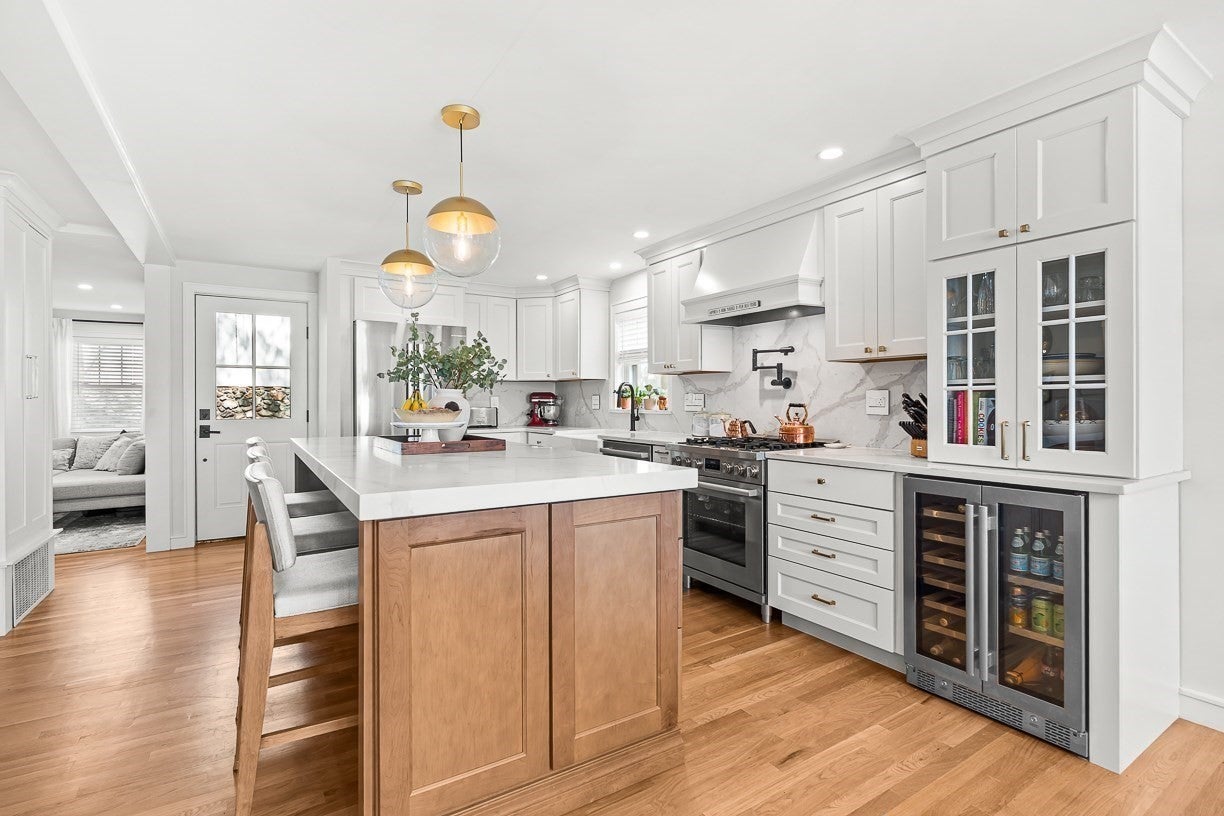 57 Glendale Ave, Melrose, MA Photo #9
