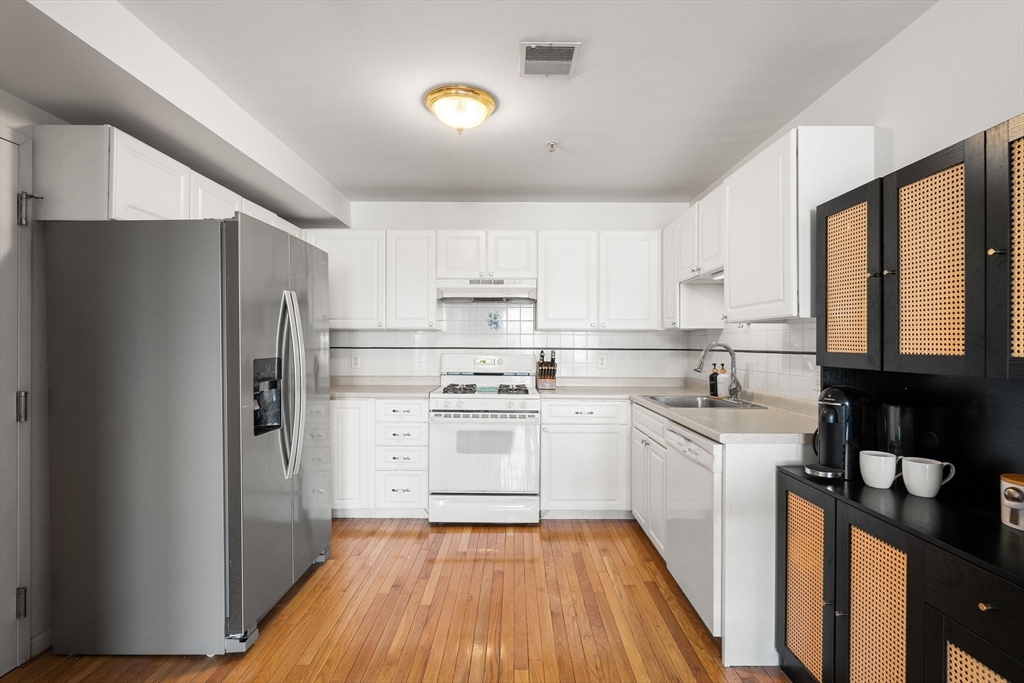 58 Almont St 12