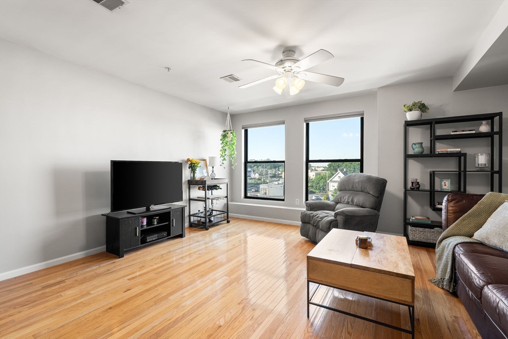 58 Almont St 12