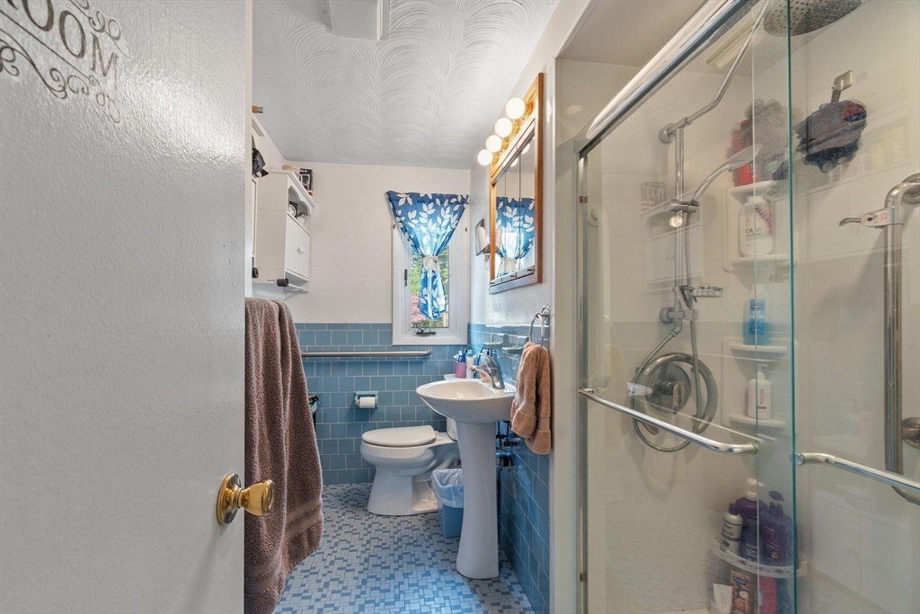 40 Ruthellen Road, Chelmsford, MA Photo #30